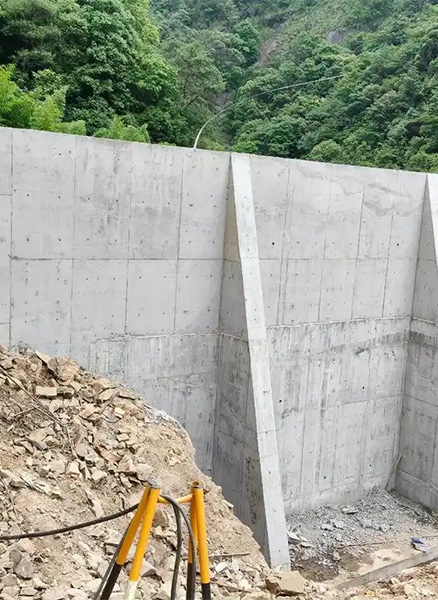鹤壁重力式挡土墙