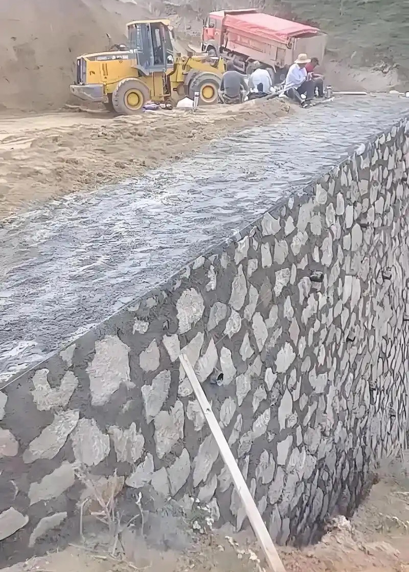 鹤壁边坡加固